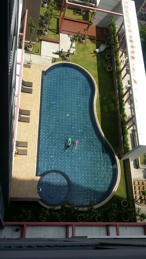 Pool - Cozy room for rent near MRT, (Khwaeng Bang Sue)