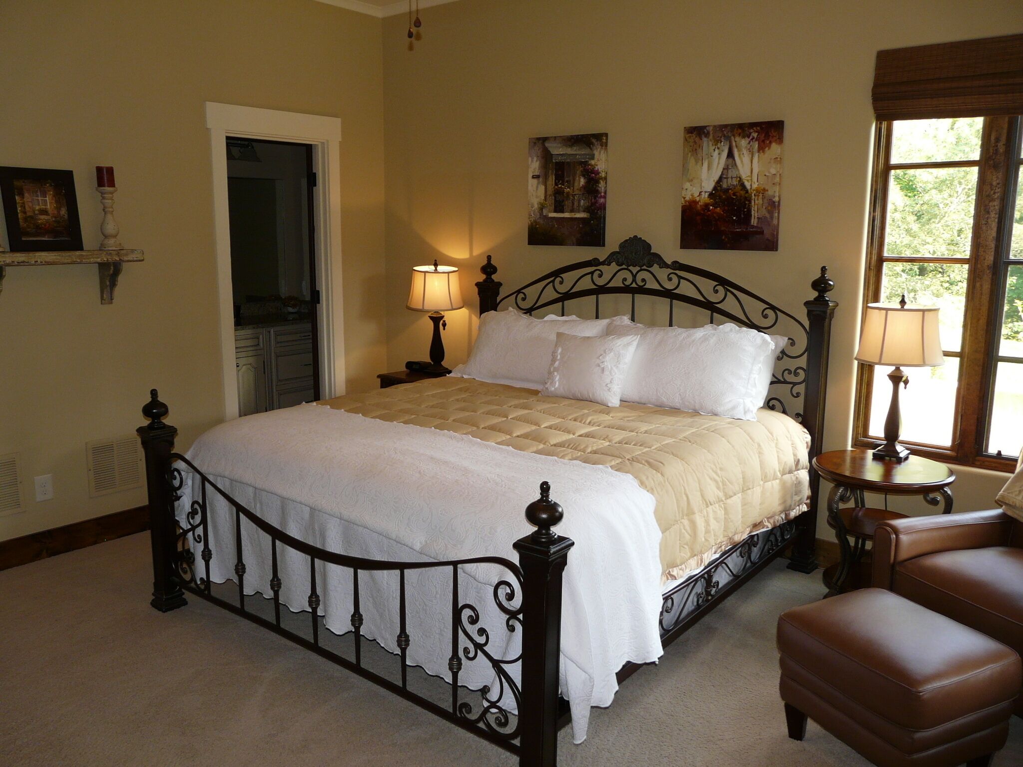 5 bedrooms, iron/ironing board, WiFi, bed sheets