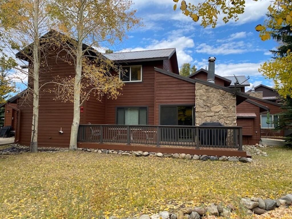 2 bedroom/2.5 bath Duplex with clubhouse with indoor pool and hot tubs