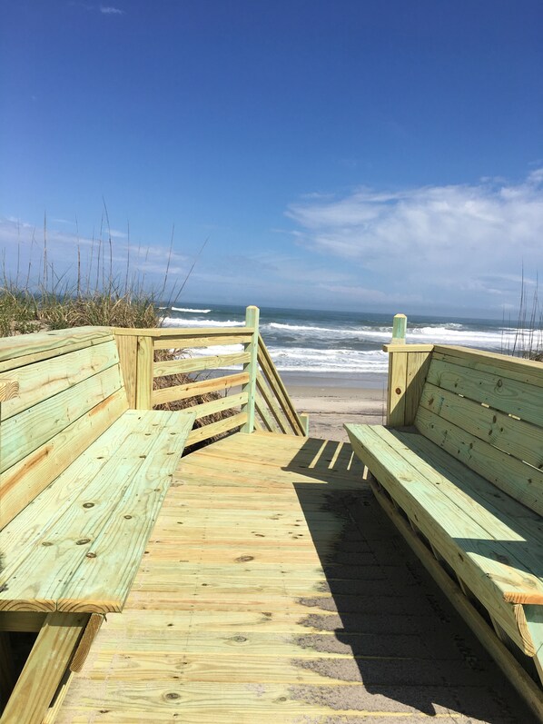 Property grounds - 6 min walk to the beach, Welcome Back is a cozy, pet friendly oceanside cottage! (Salvo)