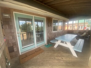Outdoor dining - 6 min walk to the beach, Welcome Back is a cozy, pet friendly oceanside cottage! (Salvo)
