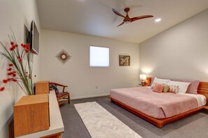 3 bedrooms, desk, iron/ironing board, free WiFi