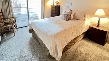 3 bedrooms, WiFi (free), bed sheets
