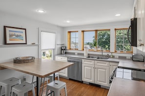 Coffee/tea maker, fridge, microwave, oven