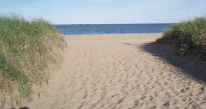 Private, 2nd Floor Cottage with Wonderful Ocean Views- Perfect for Families!