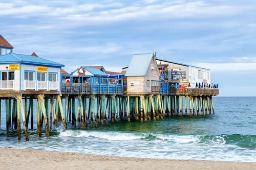 Private, 2nd Floor Cottage with Wonderful Ocean Views- Perfect for Families! 