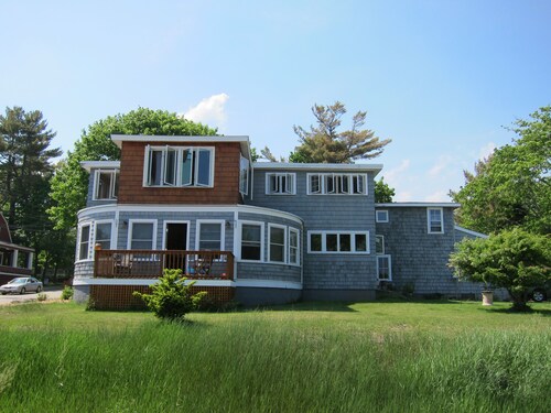 Private, 2nd Floor Cottage with Wonderful Ocean Views- Perfect for Families! 