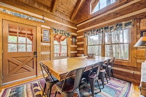 Dining - Secluded Log Cabin! Free pool access, big yard, awesome location! (Townsend)