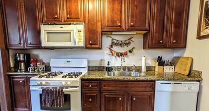 The Okra Inn Iberville-6BR, 3.5BA, Streetcar In Sight