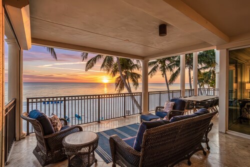 Luxury Beachfront Vacation Getaway on Bonita Beach | Sleeps 12