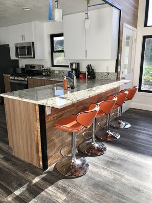 冰箱、微波炉、烤箱、炉灶