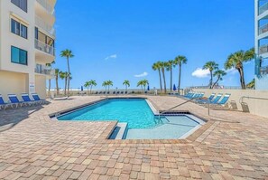 Piscine extérieure, piscine chauffée