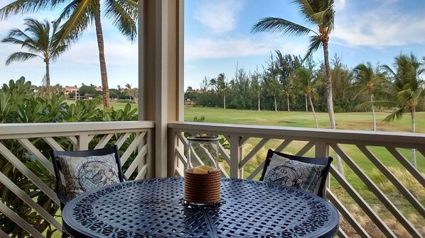 Outdoor dining - Beautifully updated with golf course view! Low Rates! Great Value! (Waikoloa)
