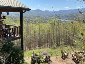Outdoor dining - The Perch, Fantastic Mtn Lake View! Very clean, Dogs Welcome. (Hiawassee)