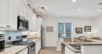 Lofts On Bancroft Suite B4, Luxury Condo Downtown.