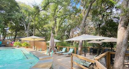 Wondercove, 7 Cozy Cottages, Secluded & Sleeps up to 54, on Lake Dunlap