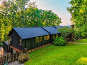 Exterior - 5 BR, 3 King Beds, Fire Pit, Hot Tub, Game room! Amazing Year Round Lake View!! (Sparta)