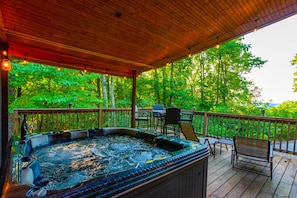 Outdoor dining - 5 BR, 3 King Beds, Fire Pit, Hot Tub, Game room! Amazing Year Round Lake View!! (Sparta)