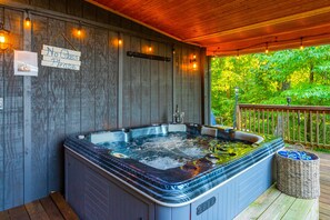 A hot tub with a wooden deck and a sign that reads "No Glass Please." - 5 BR, 3 King Beds, Fire Pit, Hot Tub, Game room! Amazing Year Round Lake View!! (Sparta)