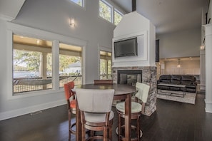 Dining - Sandy Beach on Cove Lake Front House - Big Yard, Dock & Natural Sandy Beach (Eatonton)