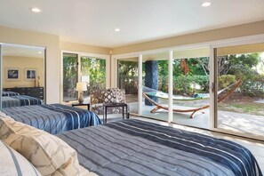 5 slaapkamers, een strijkplank/strijkijzer, reisbedje, wifi