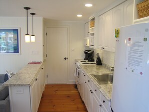 Fridge, microwave, oven, stovetop - Walk to Town! Bike or Bus to Beach! Charming Cottage- Leeward- on Private Lane (Nantucket)