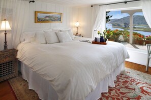 2 bedrooms, iron/ironing board, travel crib, free WiFi - Casa Panama 2 to 3 Bedroom Options by the Sea (Jenner)