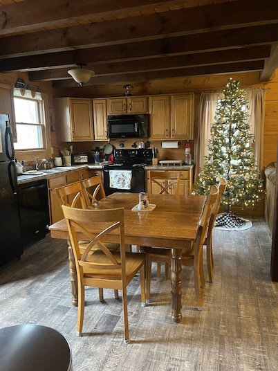 Hoot Owl Cabin - Your home away from home!
