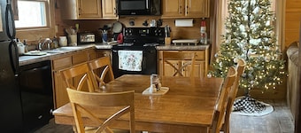 Hoot Owl Cabin - Your home away from home!