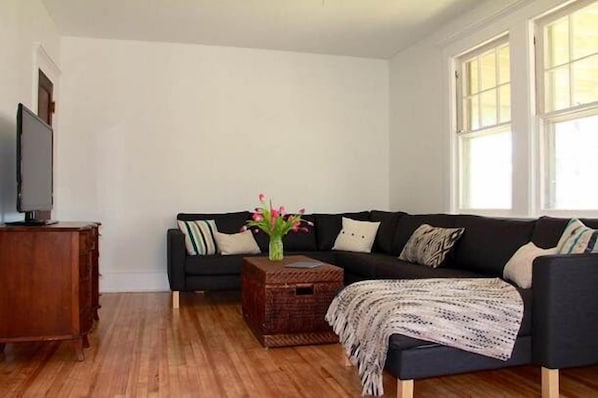 Smart TV, DVD player, streaming services