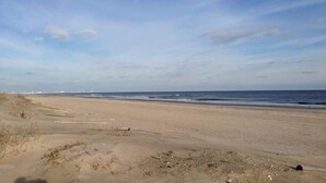 靠近海滩、沙滩椅