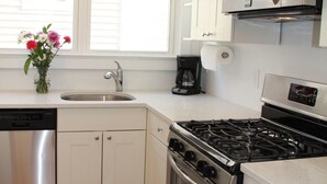 茶具/咖啡用具、冰箱、微波炉、烤箱