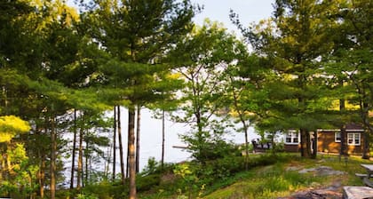 Muskoka - The Hummingbird Tea Lake cabin