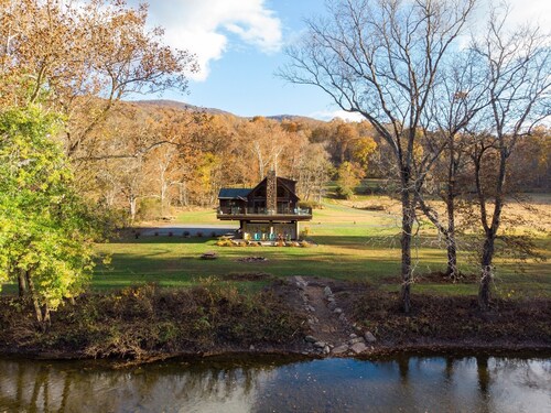 Chalet In West Virginia on the Cacapon River. Sleeps 8