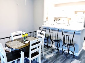 Dining - Lake Front unit ready 4 you!  - sleeps 12 in beds, w/king bed, WiFi, pets (Crossville)