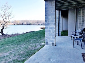 Terrace/patio - Lake Front unit ready 4 you!  - sleeps 12 in beds, w/king bed, WiFi, pets (Crossville)