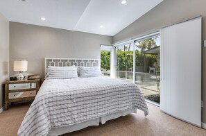 2 bedrooms, desk, iron/ironing board, free WiFi