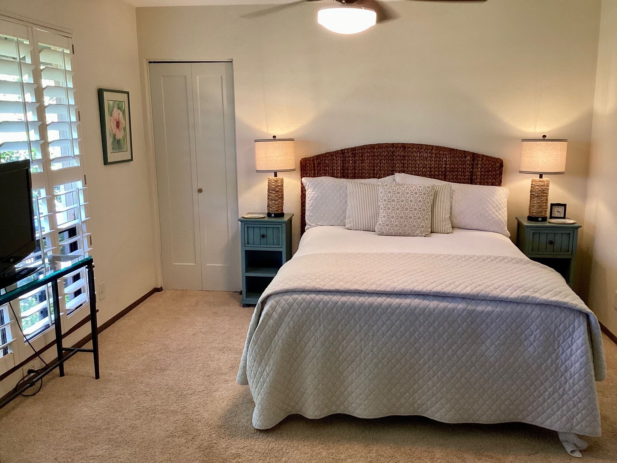 Large Guest Bedroom can be partitioned off for second sleeping area