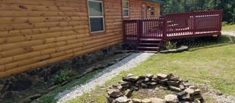 Sandstone 3BR 2BA Ranch -tyylinen hirsimökki