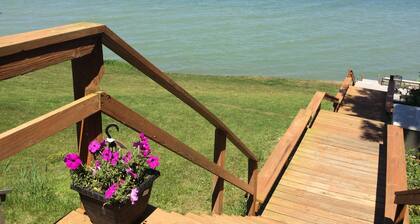 Lake Erie Beachfront Cottage Near Geneva State Park Lodge