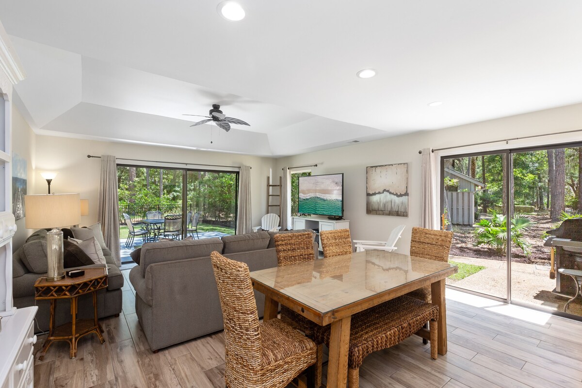 Nine Wisteria Lane-1 LEVEL Renovated Home ,Wi-Fi, FENCED, 237, 10 stars reviews