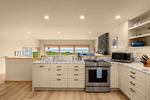 Fridge, microwave, oven, stovetop - Oceanfront 6BR Home in the Heart of Manzanita. Escape Your Troubles Here! (Manzanita)