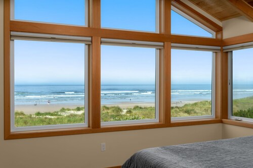 Oceanfront 6BR Home in the Heart of Manzanita. Escape Your Troubles Here!