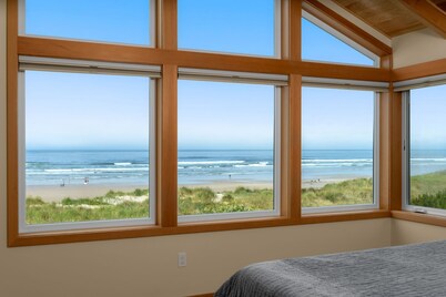 Oceanfront 6BR Home in the Heart of Manzanita. Escape Your Troubles Here!