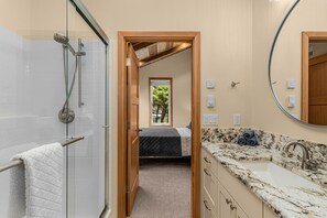 Shower, bidet, towels, toilet paper