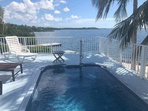 Tropical Paradise - Ocean front with swim spa