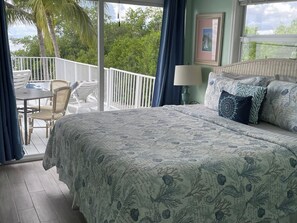 3 bedrooms, iron/ironing board, free WiFi, bed sheets - Tropical Paradise - Ocean front with swim spa (Cudjoe Key)