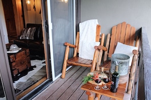 Terrace/patio - 100 Yards to West Wall Lift, Bus Shuttle Across Parking Lot (Mt Crested Butte)