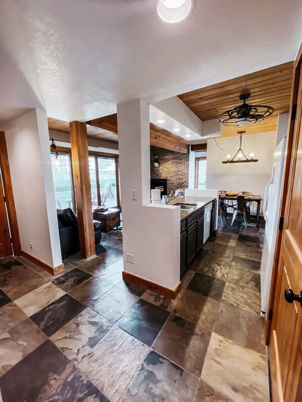 100-yards-to-west-wall-lift-bus-shuttle-across-parking-lot-mount