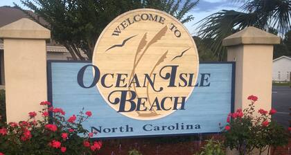 Encantadora, divertida y súper linda cabaña familiar en la playa con vistas al mar. Ubicación perfecta